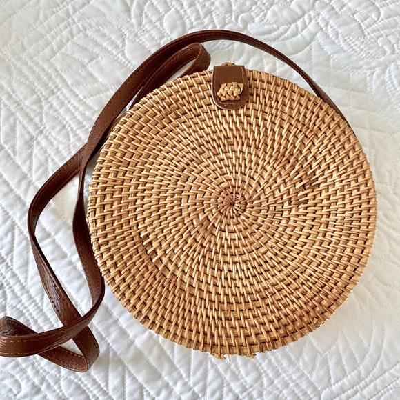 None Handbags - Banjo Straw Shoulder Bag -8x8 tan straw , lined inside drop -18